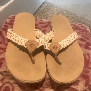Sperry flip flops